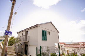 Apartments with a parking space Sumpetar, Omis - 14941